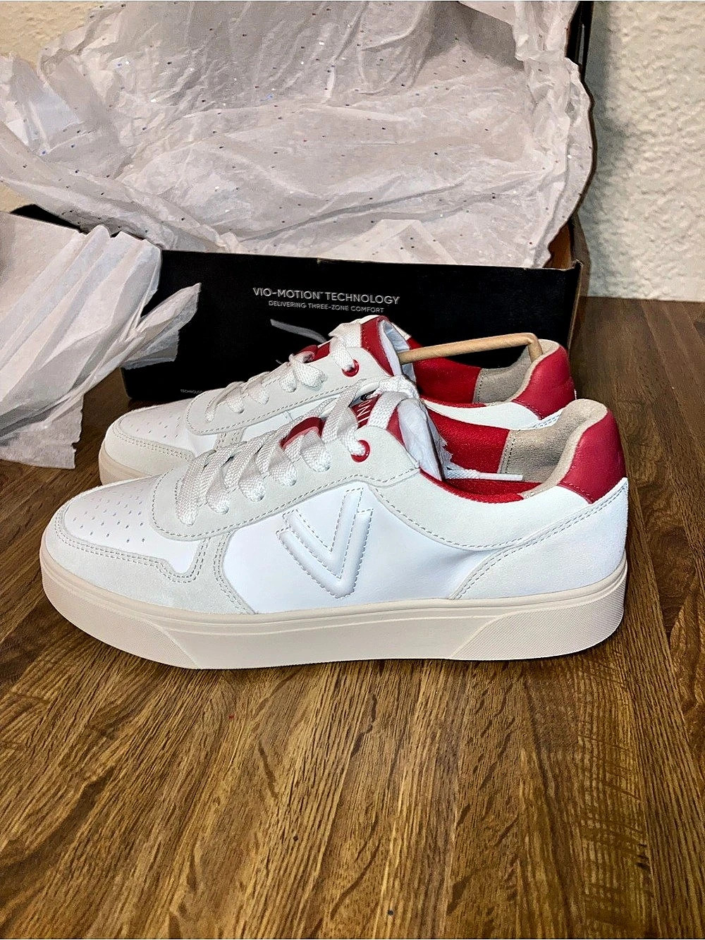Vionic Winny Sneaker White & Red Sneakers US 8